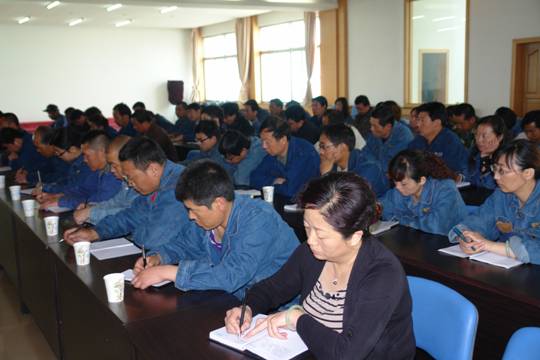 青海物產(chǎn)工業(yè)投資有限公司、青海長(zhǎng)春炭素有限公司召開(kāi)貫徹省第十二次黨代會(huì)精神學(xué)習(xí)傳